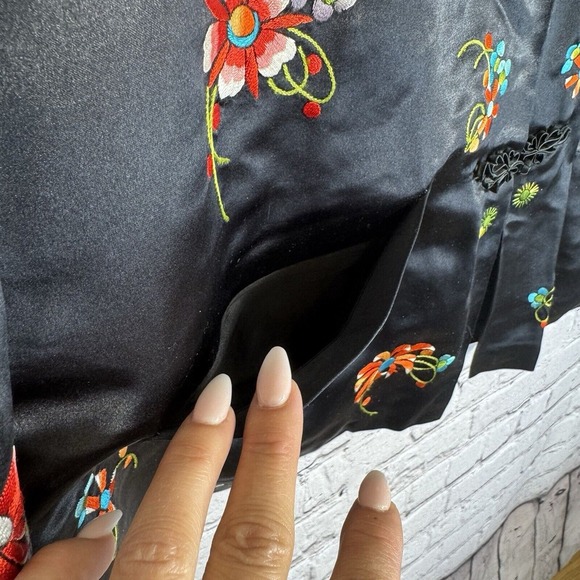 VTG Chinese Plum Blossoms Silk Hand Embroidery Floral Jacket Black Sz Medium/38 - Picture 5 of 11